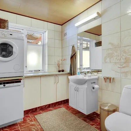 2 Bedroom Awesome In * Vemb