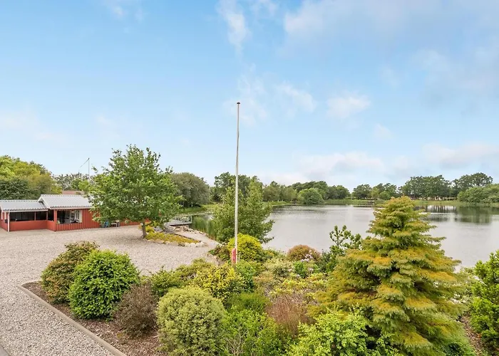 2 Bedroom Awesome In Ferienhaus Vemb