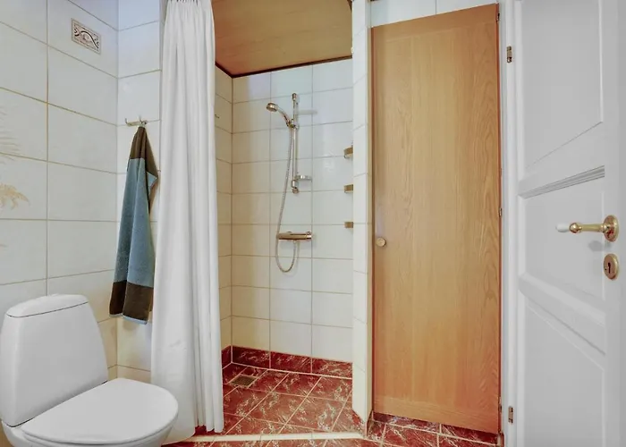 2 Bedroom Awesome In Ferienhaus Vemb