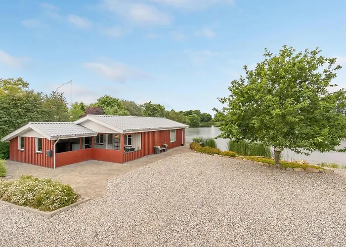 2 Bedroom Awesome In Ferienhaus Vemb
