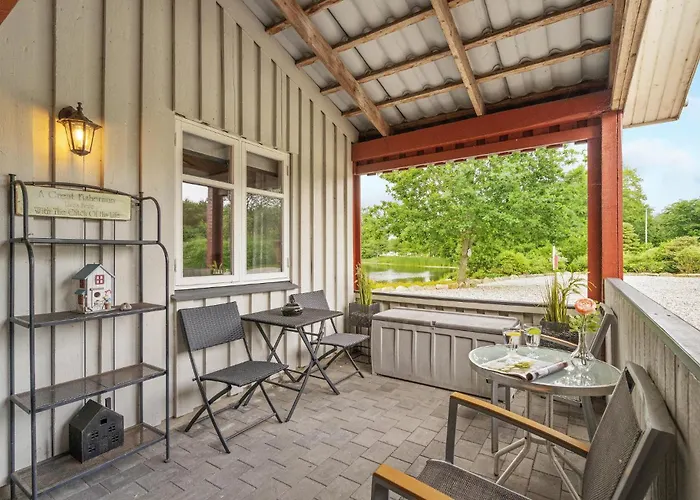 2 Bedroom Awesome In Ferienhaus Vemb